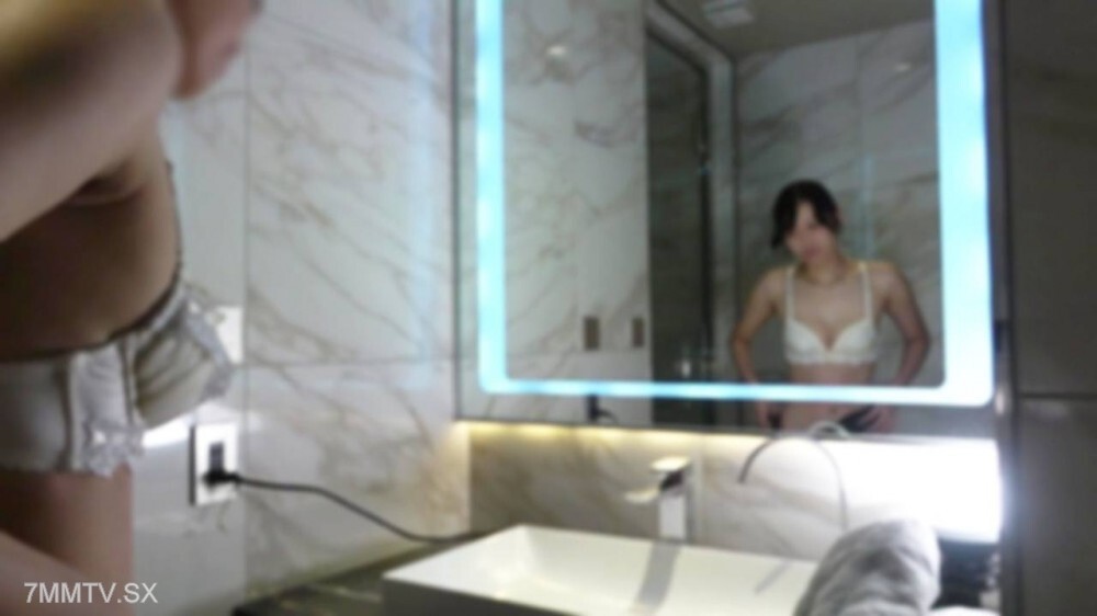 FC2-PPV-4788732 A master in the world of love and film, his personal impressions of clothing, his five-man football training, his skin is white, his body is beautiful as a high-level challenger, and his semen is accumulated and other things are exposed in